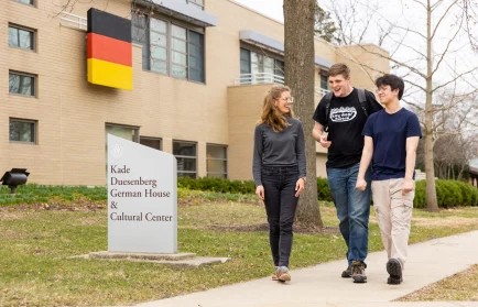 Image for news story: Valparaiso University Offers Kinder lernen Deutsch for Young Language Learners