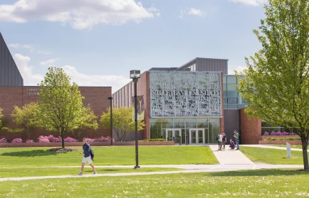 Image for news story: Exploring AI at Valpo | Economics Professor Encourages Artificial Intelligence Literacy