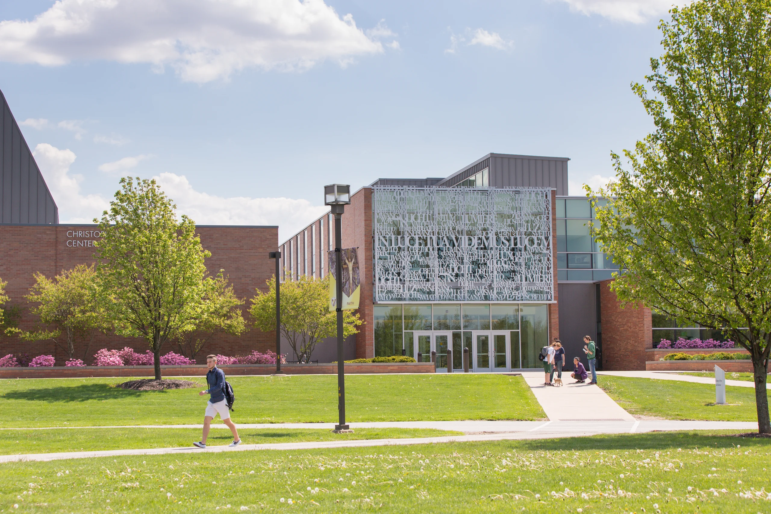 Image: Exploring AI at Valpo | Economics Professor Encourages Artificial Intelligence Literacy